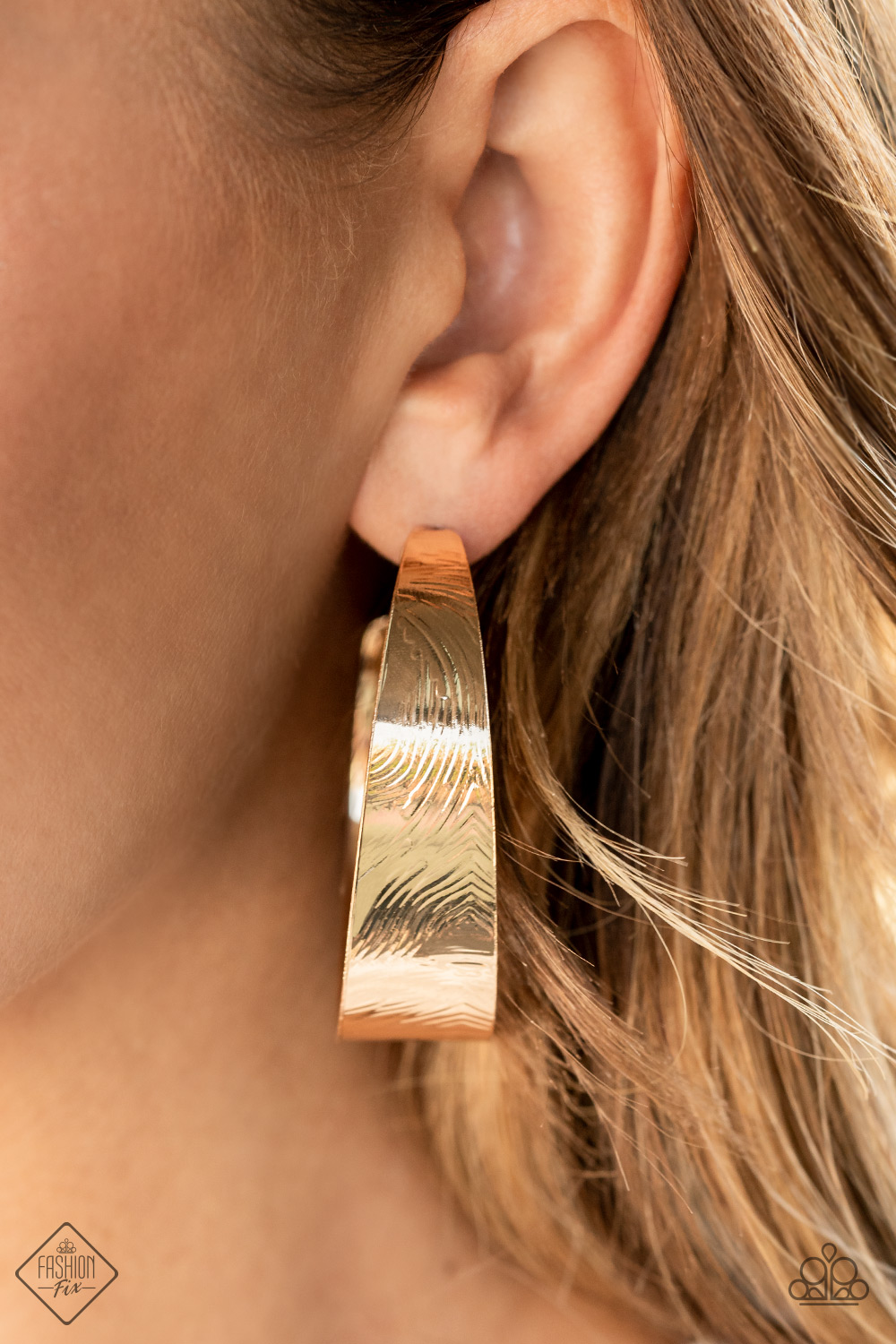 Curve Crushin' - Gold - Paparazzi Accessories Earrings
