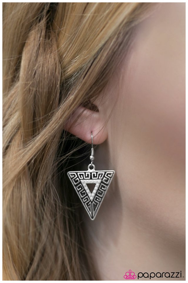 Paparazzi Accessories Age Of Discovery White