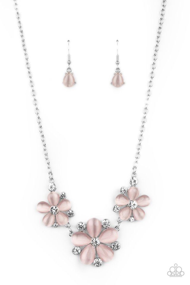 Effortlessly Efflorescent - Pink - Paparazzi Necklace Image